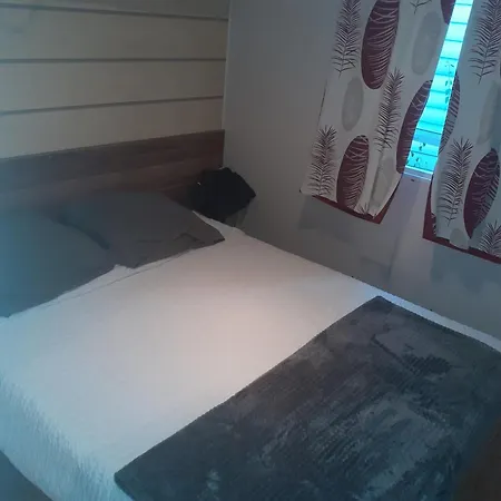 Mobile Home 2 Chambres Climatise אגדה